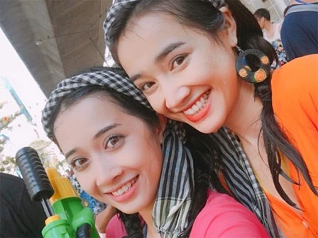Nhã Phương ướt nhẹp 'quậy banh nóc' trong Lễ hội té nước Thái Lan