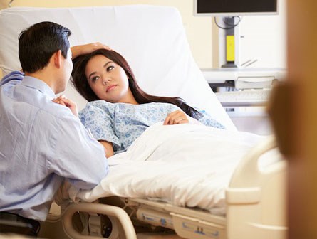 Tái mặt vì bị mẹ chồng bắt ngoại tình tại trận, nhưng cách xử sự của bà lại khiến tôi day dứt mãi không thôi