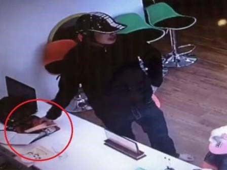 Giả làm phụ huynh, tên trộm vào lớp mẫu giáo 