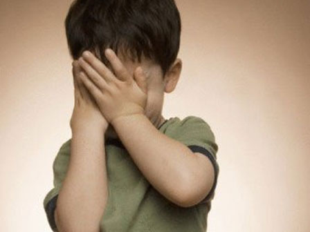 Con trai nghịch phá, làm phiền mọi người nhưng thái độ và câu nói đầy thách thức của người bố bên cạnh mới khiến dân mạng lắc đầu ngán ngẩm-4