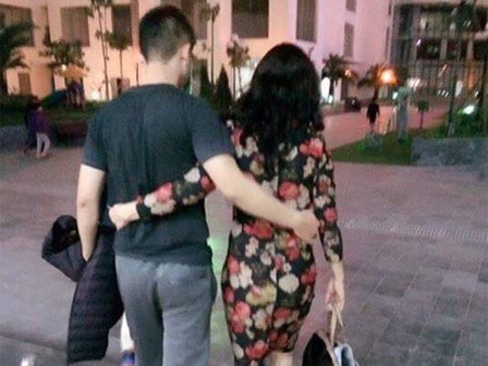 Vợ hốt hoảng thấy ảnh chồng chụp với phụ nữ khác, biết danh tính rồi còn giật mình hơn