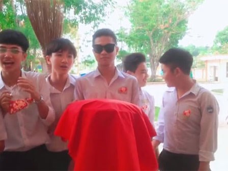 Học sinh tự tổ chức 