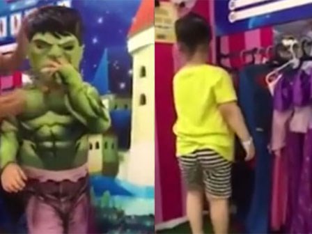 Khi hai mẹ con đến từ hai hành tinh khác nhau thì váy áo sẽ như thế này