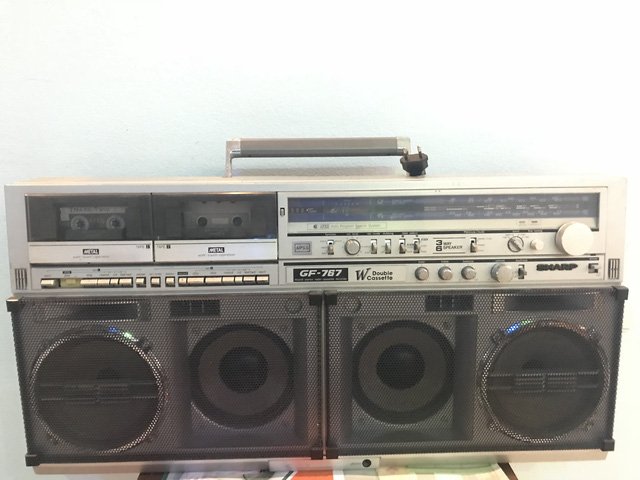 Người đi buôn kỷ niệm, 27 năm gắn bó với đài cassette-1