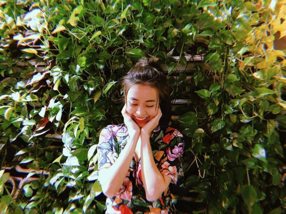 Loạt biểu cảm siêu đáng yêu của Hoàng Thùy Linh-5