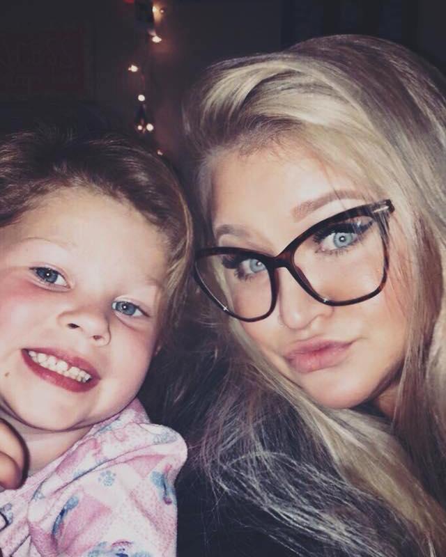 Mẹ sốc khi thấy con gái 2 tuổi dậy thì sớm nhưng không ngờ điều đó lại cứu mạng con-1