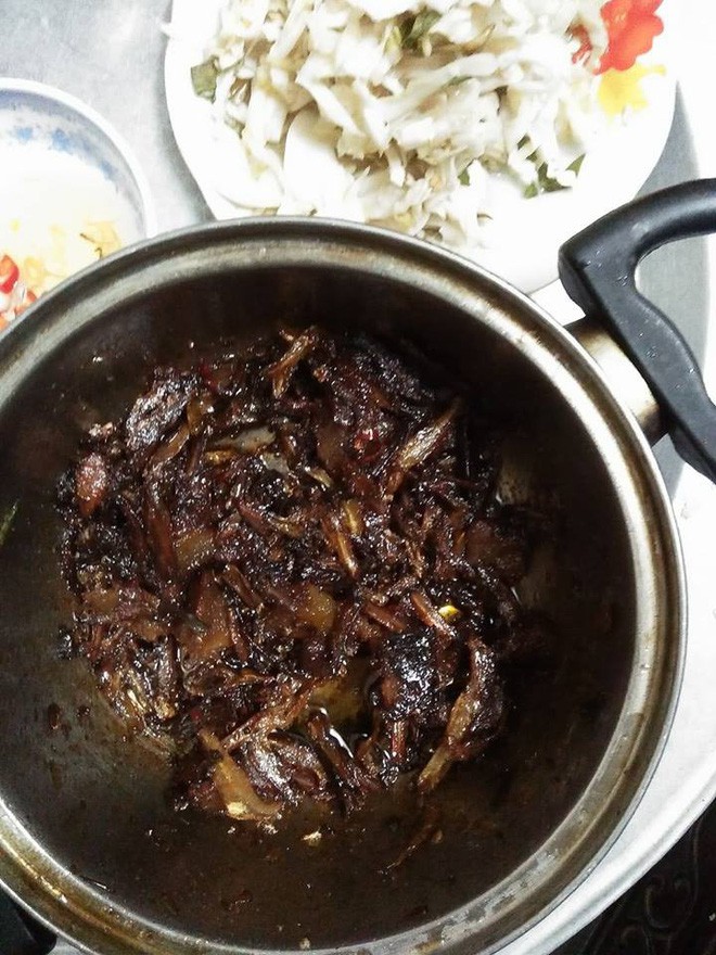 Được nấu cho món cá vượt sa mạc, anh trai thở dài đòi gả em gái đi xa vì: Cứ ngỡ cả đại dương nằm trong đó!-3