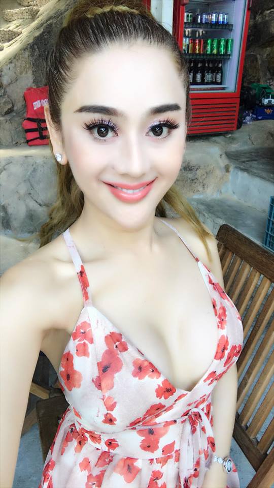 Lâm Khánh Chi khoe vòng 1 nóng rẫy khi đi trăng mật với chồng trẻ-5