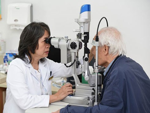 Ca ghép giác mạc đầu tiên tại Vinmec: Thắp lại ánh sáng sau hàng chục năm gần như mù lòa