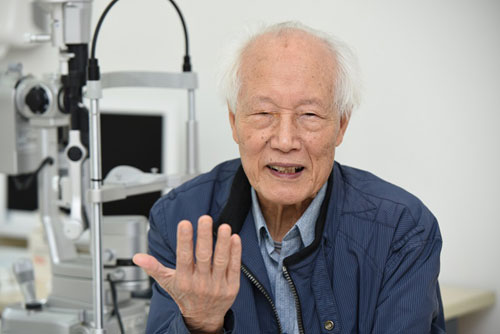 Ca ghép giác mạc đầu tiên tại Vinmec: Thắp lại ánh sáng sau hàng chục năm gần như mù lòa-3