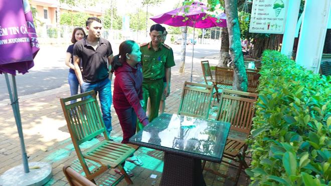 Người phụ nữ nghèo nhặt được 300 triệu quyết tâm tìm người đánh rơi để trả lại-2