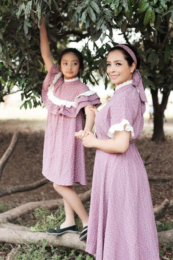 Con gái Thúy Hằng thể hiện thần thái người mẫu không thua kém mẹ-4