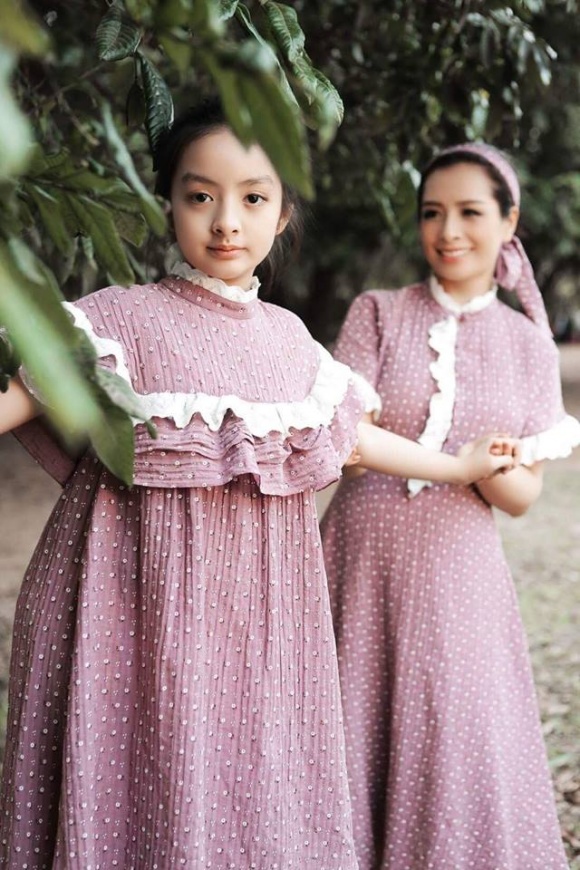 Con gái Thúy Hằng thể hiện thần thái người mẫu không thua kém mẹ-5