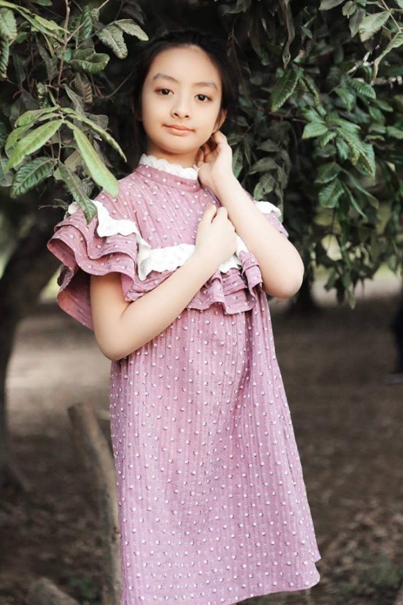 Con gái Thúy Hằng thể hiện thần thái người mẫu không thua kém mẹ-9