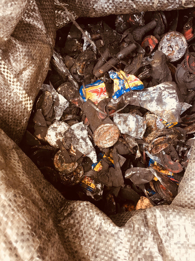 Ớn lạnh khi xem cách sản xuất cà phê nhuộm than pin-6