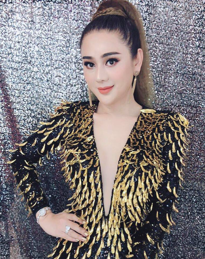 Từng là nữ hoàng chuyển giới, Lâm Khánh Chi lại để lộ nhan sắc xuống cấp rõ rệt khi livestream-2