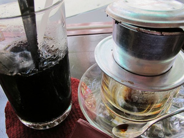 Cà phê nhuộm pin, trộn hóa chất: Uống trong sợ hãi-3