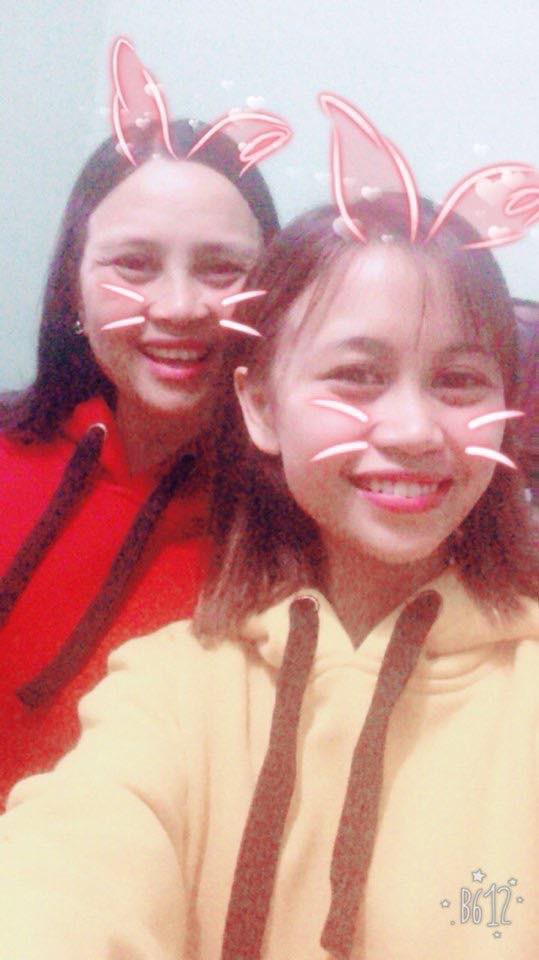 Mẹ 42 tuổi bắt con gái chụp cho mẹ chân thật dài và phải thật duyên dáng để đăng Facebook!-5