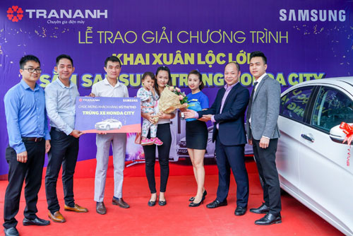 Trần Anh trao giải Lộc Samsung - Trúng xe hơi Honda City-1