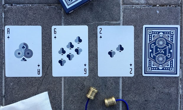 Câu đố lá bài lật ngược-1