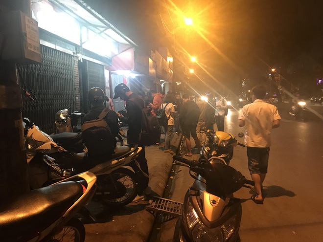 Người đàn ông cầm vật giống súng lao vào cướp tiệm vàng ở Hà Nội trong đêm-3