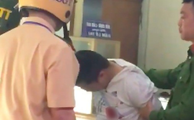 Người đàn ông cầm vật giống súng lao vào cướp tiệm vàng ở Hà Nội trong đêm-1