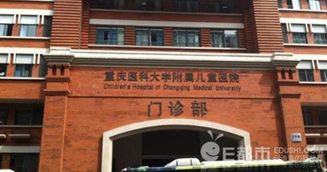 Mắc bệnh lạ từ lúc chào đời, bé gái 8 tuổi mỗi ngày phải thay tới 6 chiếc quần lót-2