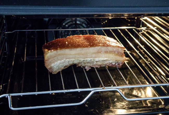 Bí quyết làm thịt quay ngon bất bại mà bạn không thể bỏ qua-6