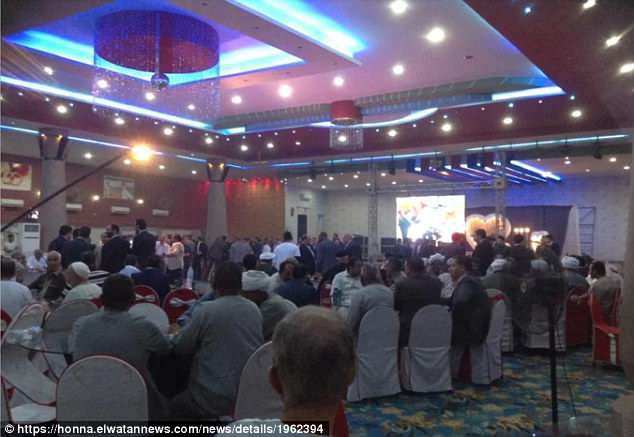 Chú rể đòi ly hôn ngay trong đám cưới vì một hành động của mẹ vợ, cuộc vui bỗng trở thành hỗn chiến-1