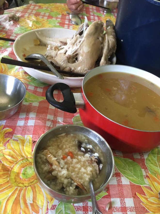 Vợ trẻ nấu mâm cơm 3 món ngon, được chồng khen mà vẫn ấm ức vì bị bà thím sang soi làm gì có chất-8