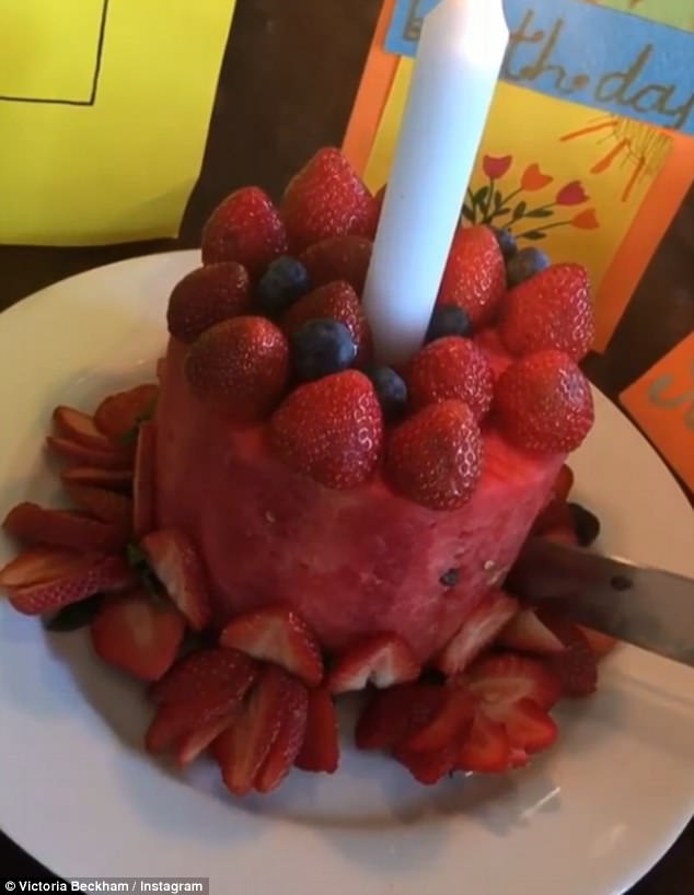 Nghỉ hè liên tục vi vu ăn uống, Harper mũm mĩm lên trông thấy-9