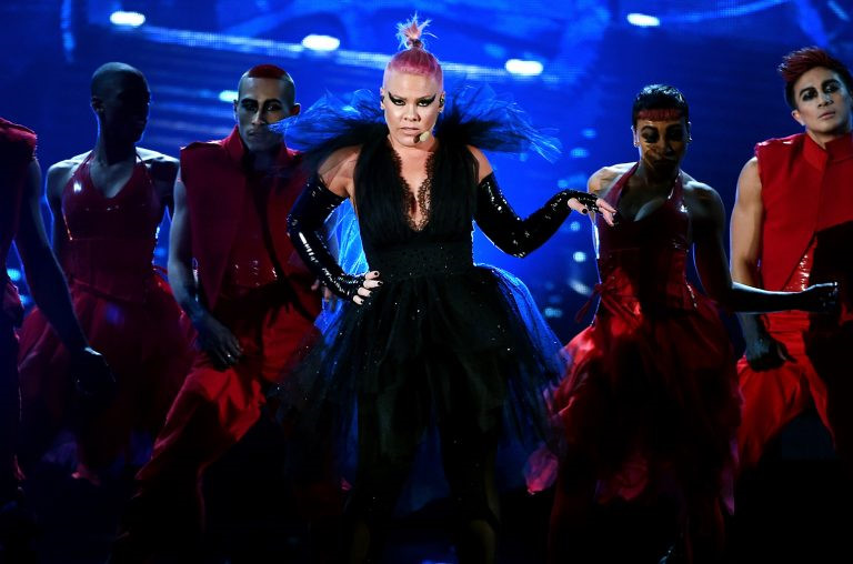 Pink trở thành người phụ nữ đẹp nhất thế giới năm 2018-2