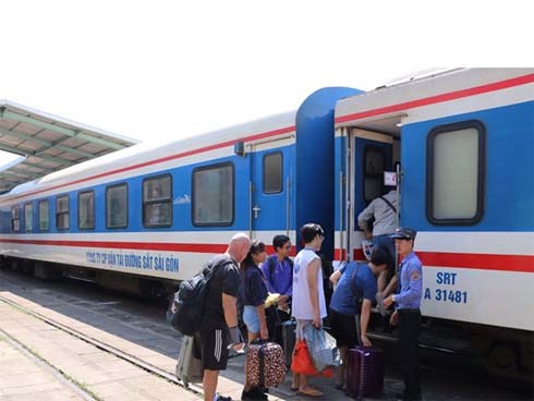 'Sốt' vé tàu, xe tuyến Sài Gòn – Nha Trang dịp lễ 30/4