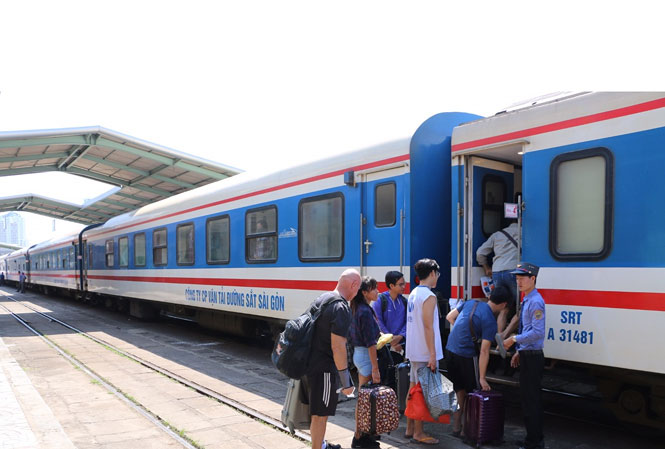 Sốt vé tàu, xe tuyến Sài Gòn – Nha Trang dịp lễ 30/4-1