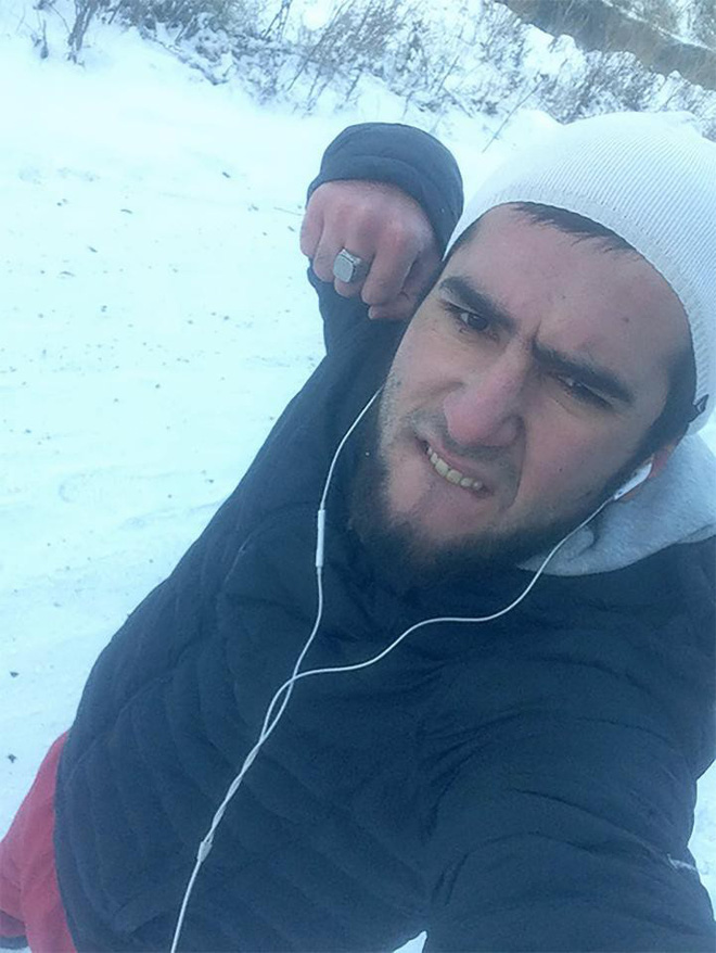 Mẹ dửng dưng đứng nhìn bạn trai đánh đập con gái dã man vì lý do không ngờ-3