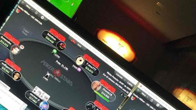 Từ chối trở lại Paris, Neymar chống nạng mua sắm cùng bạn gái-5