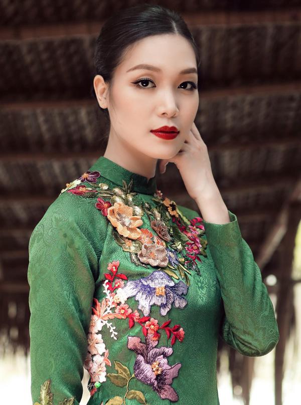 Không phải Đỗ Mỹ Linh, Thuỳ Dung mới là nàng Hoa hậu chăm chỉ diện áo dài nhất-7