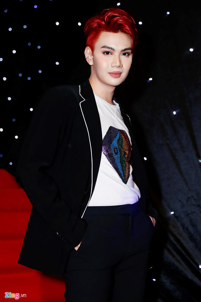 Tiêu Châu Như Quỳnh mặc hở thảm họa tại Tuần lễ Thời trang Việt Nam-11