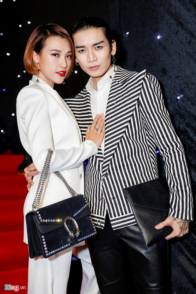 Tiêu Châu Như Quỳnh mặc hở thảm họa tại Tuần lễ Thời trang Việt Nam-7