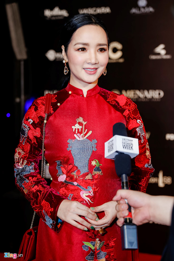 Tiêu Châu Như Quỳnh mặc hở thảm họa tại Tuần lễ Thời trang Việt Nam-9