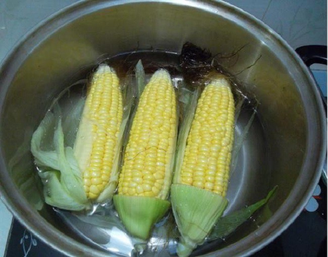 Luộc ngô cho thêm cả bơ và sữa sẽ có cực phẩm ngon tuyệt-2