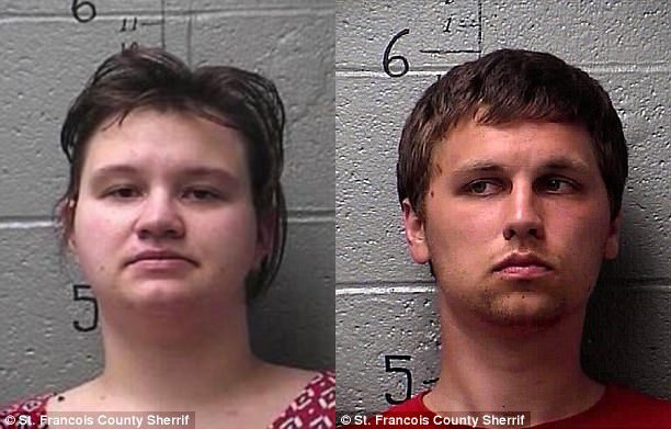 Cặp vợ chồng bỏ con vào lò vi sóng khiến đứa trẻ bị bỏng nặng, nghe lời khai của họ mọi người càng sững sờ-1