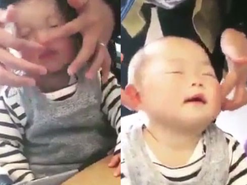Cách matxa giúp bé ngủ sau 15 giây