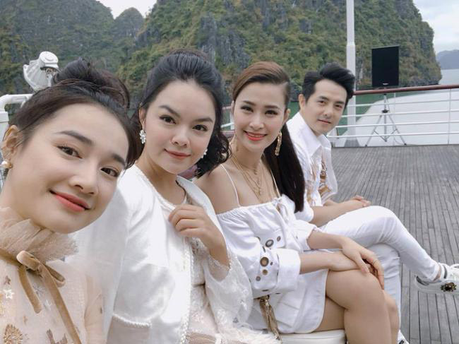 Nhã Phương lặng lẽ về Sài Gòn, cúi đầu ngó lơ khi bị chú ý tại sân bay-8