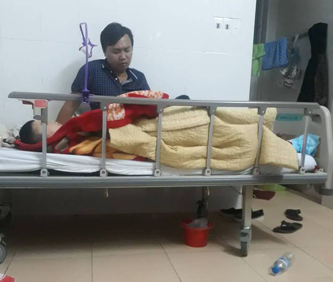 Vụ cô giáo lùi xe khiến 1 học sinh tử vong: 1 em dưới gầm xe may mắn thoát chết vì... khóc-2