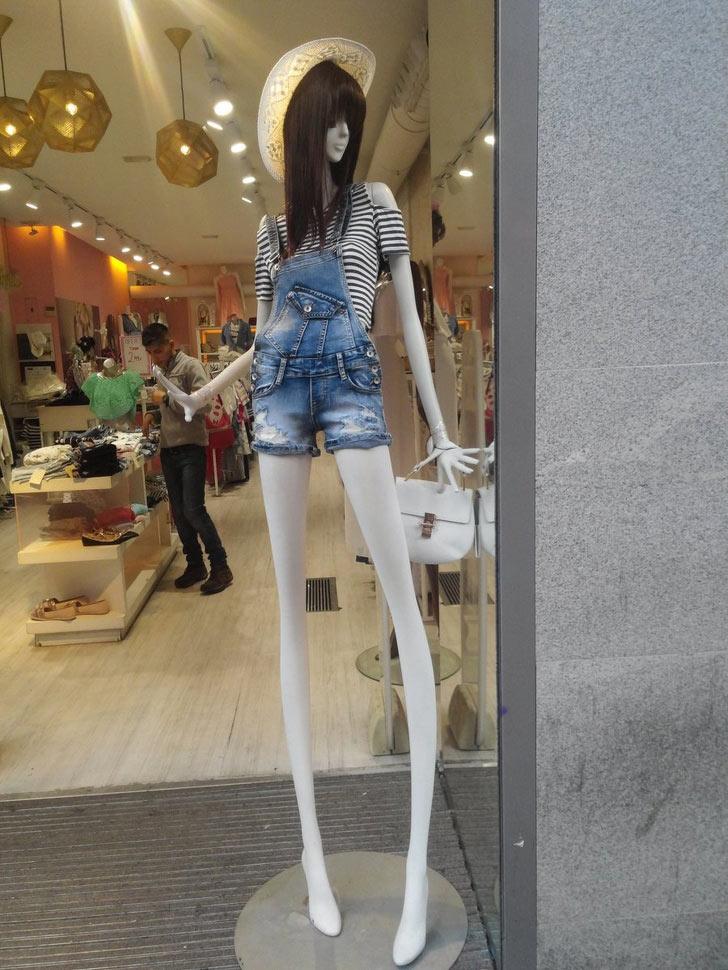 Cười không ngậm được mồm với loạt ma nơ canh thời trang lầy lội này!-11