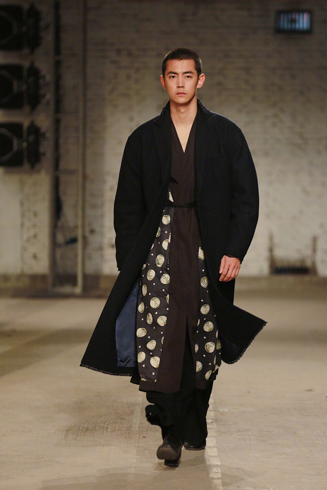 Những cặp đũa lệch chênh chiều cao nhiều nhất trong showbiz-15