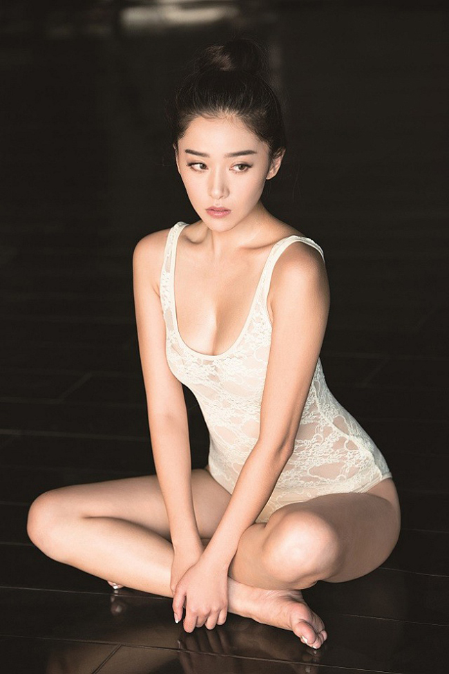 Những cặp đũa lệch chênh chiều cao nhiều nhất trong showbiz-17