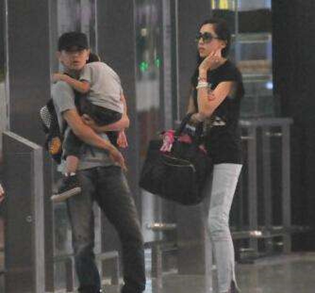 Những cặp đũa lệch chênh chiều cao nhiều nhất trong showbiz-19