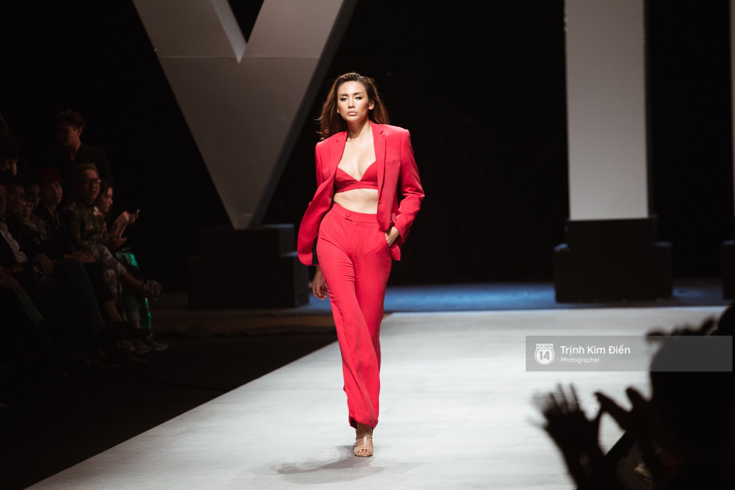 Top 3 HHHV - H’Hen Niê, Hoàng Thùy, Mâu Thủy lại tiếp tục đánh chiếm hết cả ngôi vị vedette của VIFW ngày cuối-7